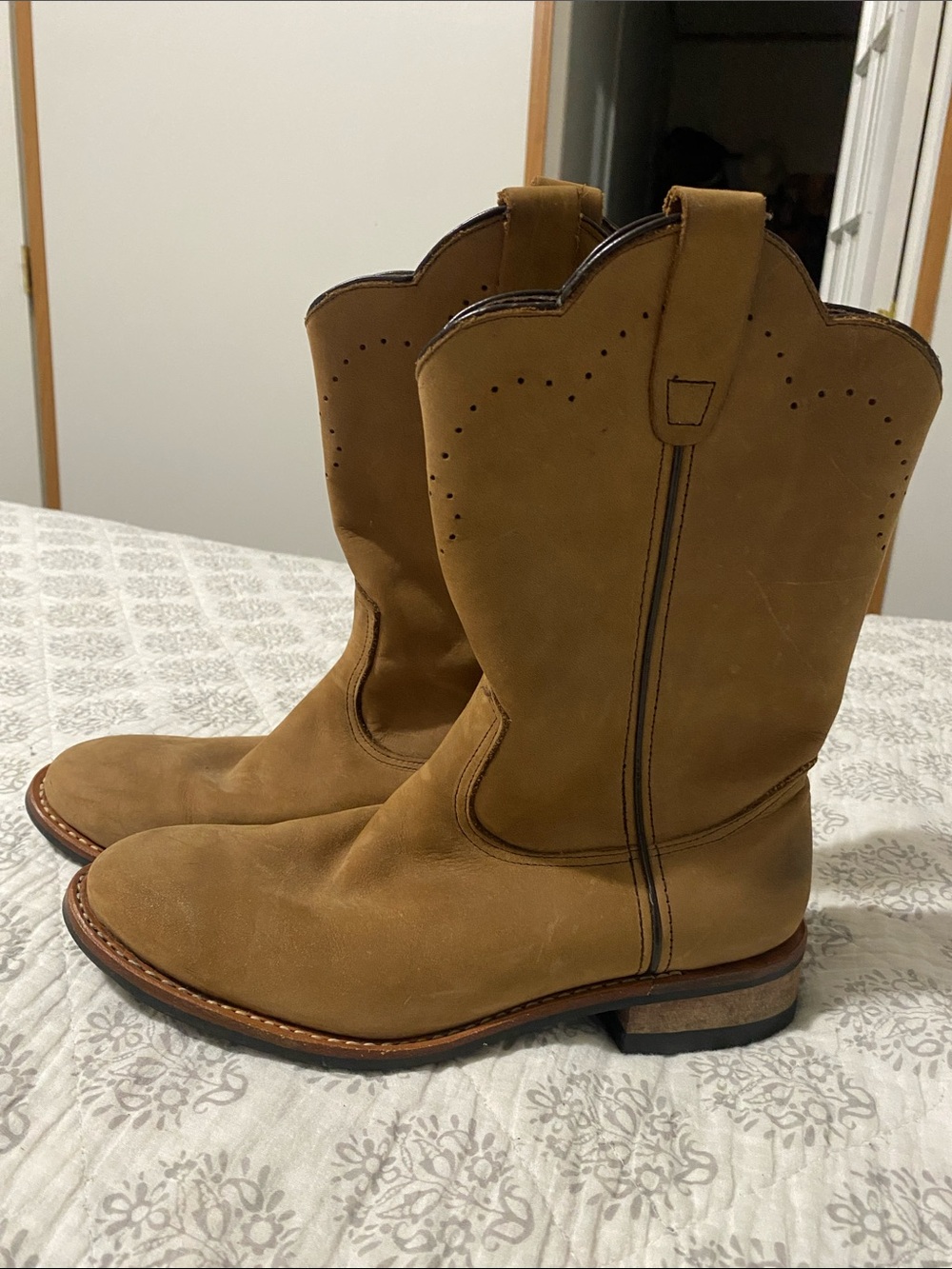 RedHead womenβs Western Pull-On Boots in Tan Suede